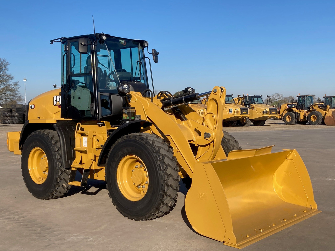 CATERPILLAR 910 - Cargadora de ruedas: foto 4 CATERPILLAR 910 - Cargadora de ruedas: foto 4