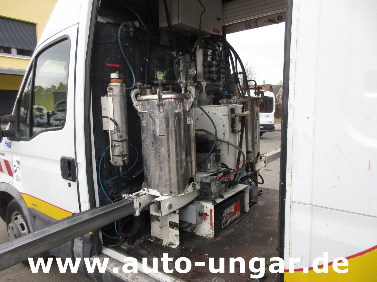 Iveco 50C15 Jetline Graco LineLazer Markiermaschine Hofmann Roadmarking Machine - Construcción de carreteras: foto 4 Iveco 50C15 Jetline Graco LineLazer Markiermaschine Hofmann Roadmarking Machine - Construcción de carreteras: foto 4