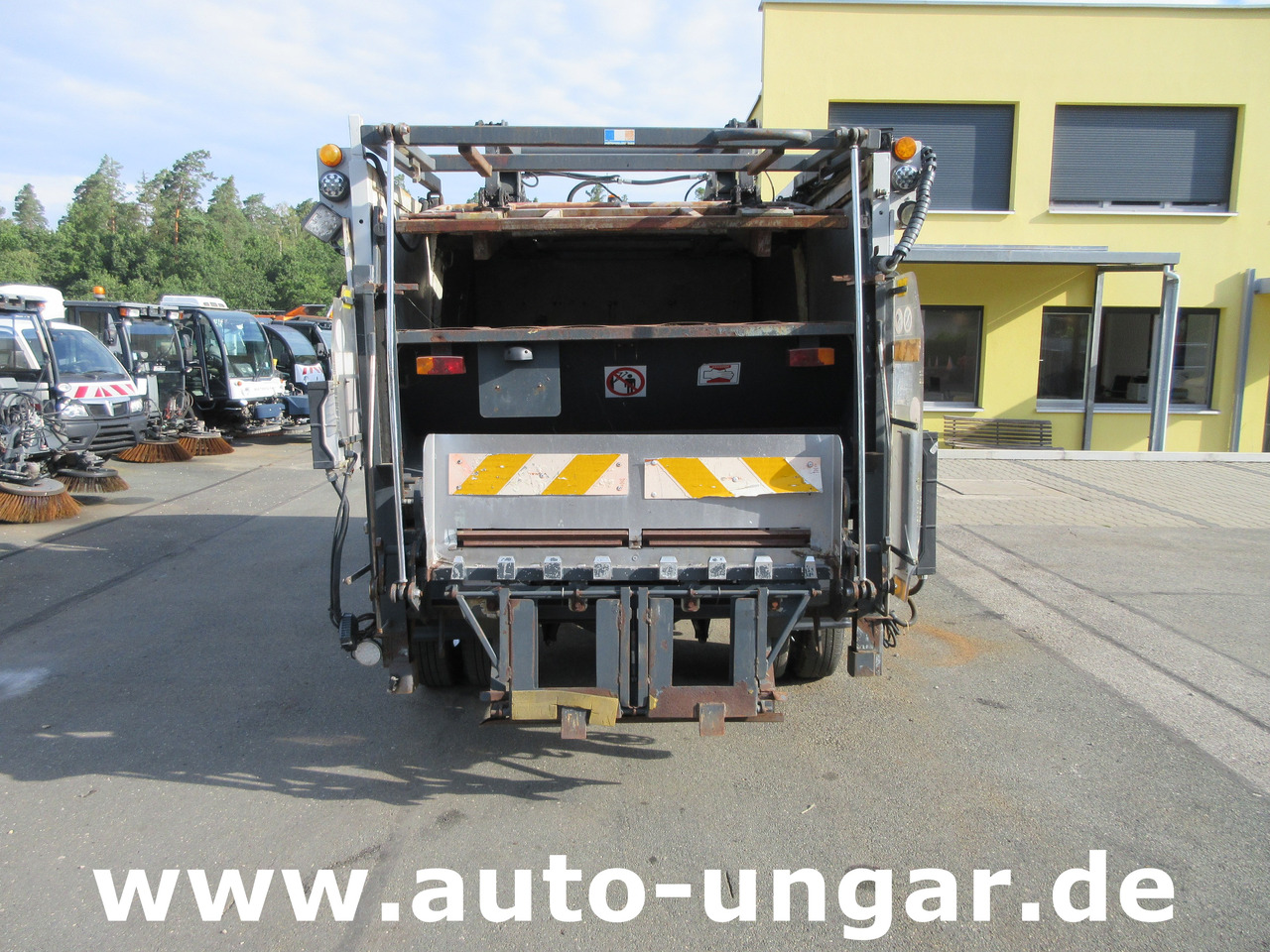 Nissan Cabstar 35.14 Mecagil Lebon Müllwagen BOM Garbage Truck 3.500kg - Camión de basura: foto 5 Nissan Cabstar 35.14 Mecagil Lebon Müllwagen BOM Garbage Truck 3.500kg - Camión de basura: foto 5