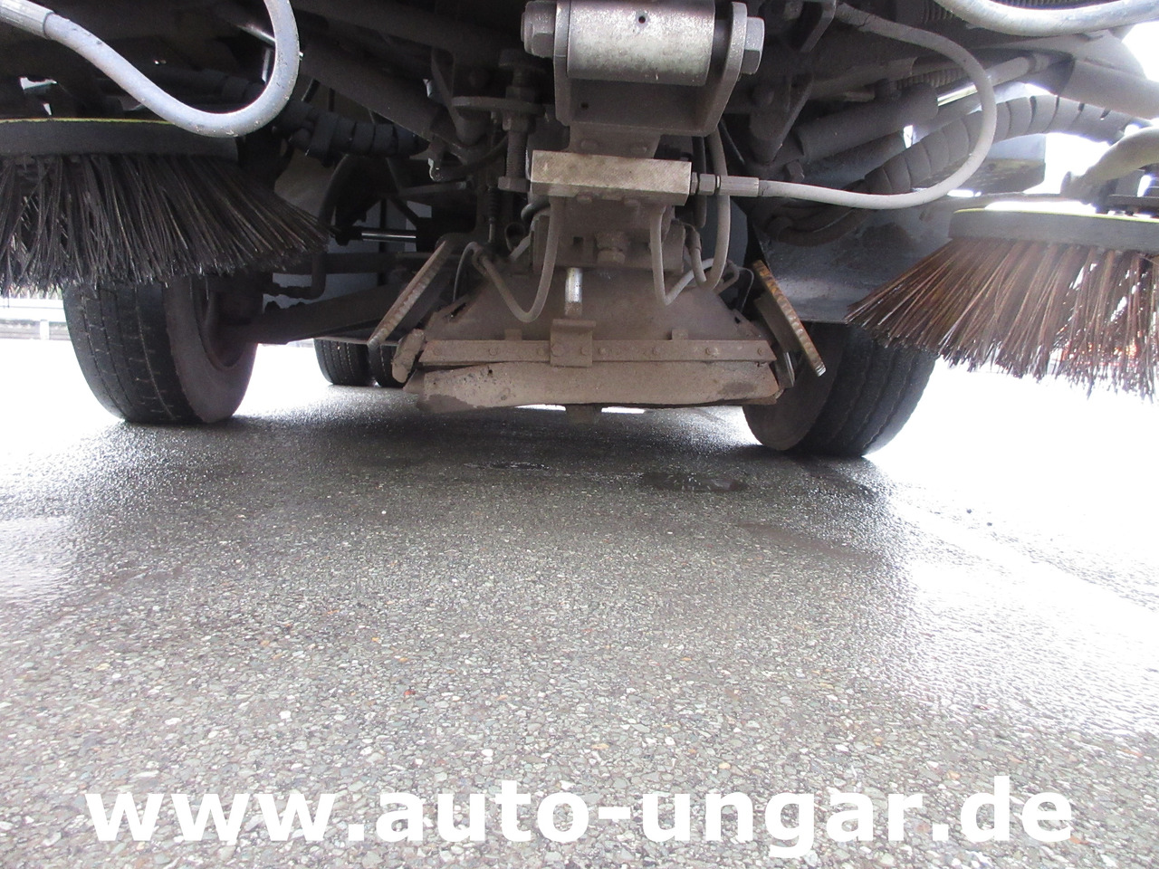 RAVO 545 Compact Kehrmaschine 5m³ Kommunalfahrzeug Baujahr 2010 streetsweeper - Vehículo municipal: foto 4 RAVO 545 Compact Kehrmaschine 5m³ Kommunalfahrzeug Baujahr 2010 streetsweeper - Vehículo municipal: foto 4