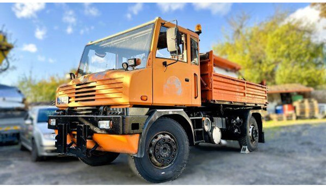 Praga 4x4 komunal NTS 265 + sypač - Camión volquete: foto 1 Praga 4x4 komunal NTS 265 + sypač - Camión volquete: foto 1