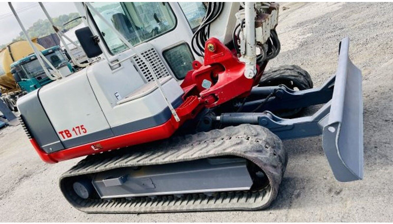 Miniexcavadora Takeuchi 7t TB175 powertilt: foto 8