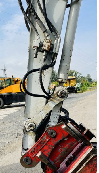 Miniexcavadora Takeuchi 7t TB175 powertilt: foto 9