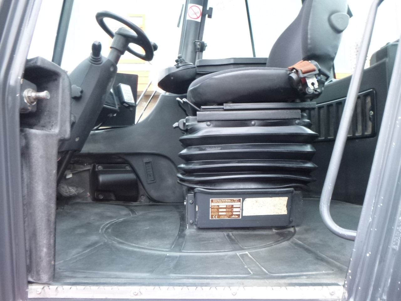 Carretilla elevadora diésel LINDE H140/1200-02: foto 24 Carretilla elevadora diésel LINDE H140/1200-02: foto 24