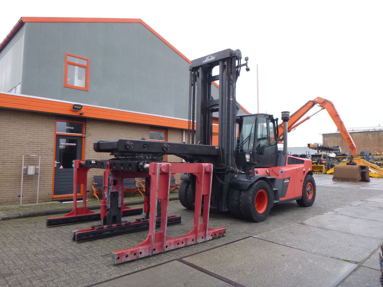 Carretilla elevadora diésel LINDE H140/1200-02: foto 9 Carretilla elevadora diésel LINDE H140/1200-02: foto 9