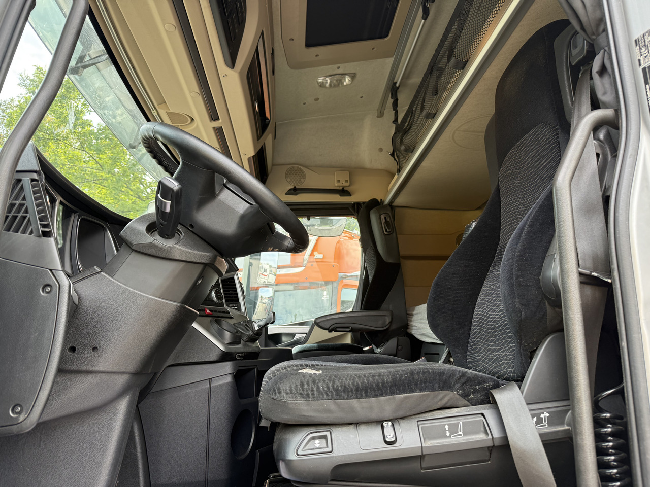 Mercedes-Benz Actros 1842LS Kran HMF 2020 bis 18 Meter - Cabeza tractora: foto 5 Mercedes-Benz Actros 1842LS Kran HMF 2020 bis 18 Meter - Cabeza tractora: foto 5