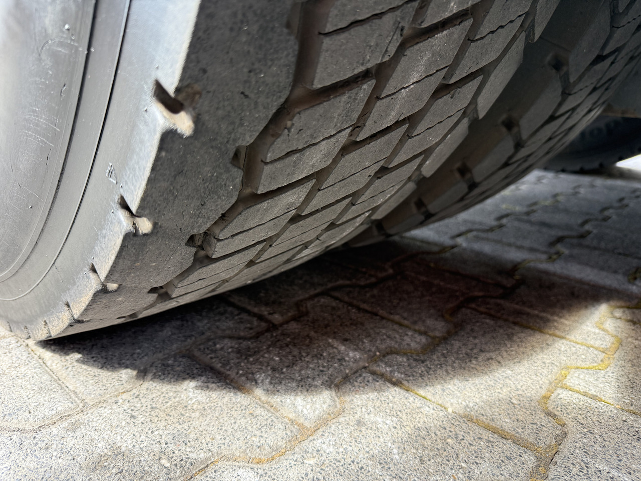 Mercedes-Benz Actros 1842LS Kran HMF 2020 bis 18 Meter - Cabeza tractora: foto 2 Mercedes-Benz Actros 1842LS Kran HMF 2020 bis 18 Meter - Cabeza tractora: foto 2