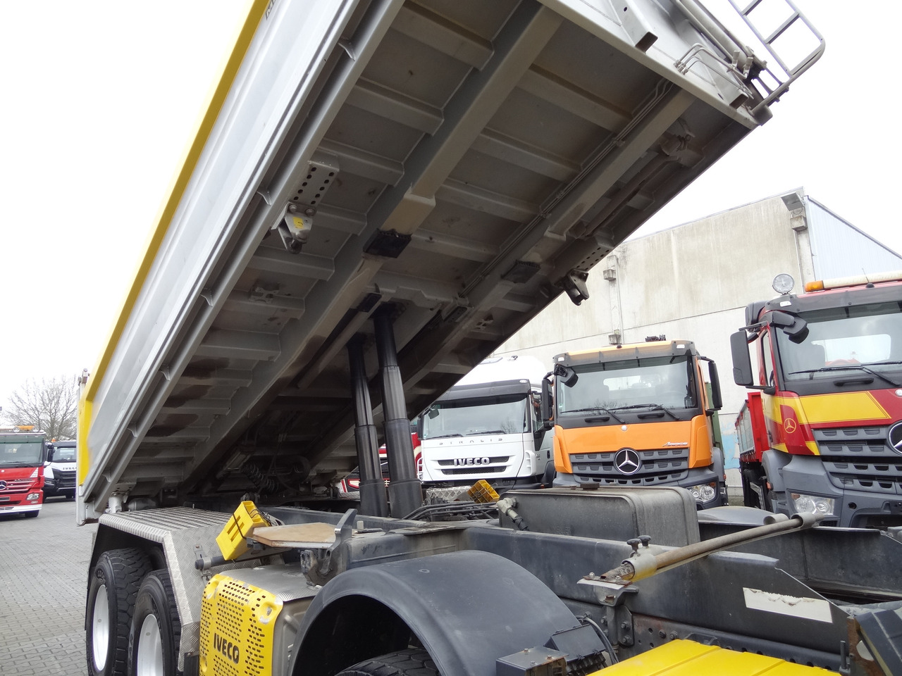 Iveco Trakker 450 8X4 Meiller - Camión volquete: foto 4 Iveco Trakker 450 8X4 Meiller - Camión volquete: foto 4