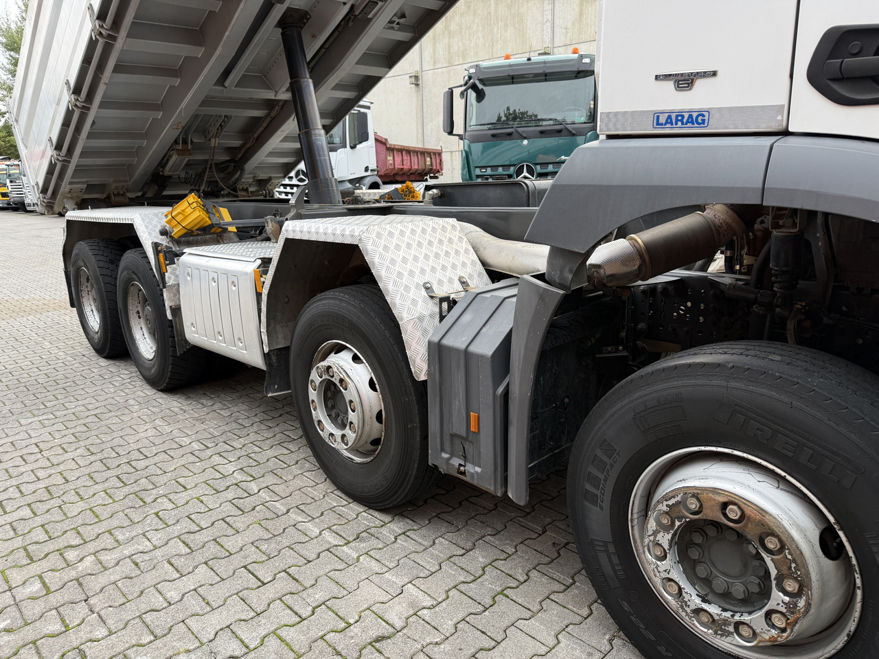 Mercedes-Benz Arocs 3246K 8X4 Meiller - Camión volquete: foto 4 Mercedes-Benz Arocs 3246K 8X4 Meiller - Camión volquete: foto 4