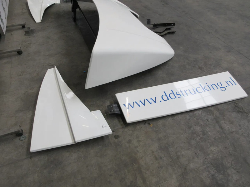 Mercedes-Benz A 960 790 13 44 // A 960 790 27 65 //A 960 793 83 14 SPOILER SET MERCEDES 1840 - Cabina e interior para Camión: foto 3 Mercedes-Benz A 960 790 13 44 // A 960 790 27 65 //A 960 793 83 14 SPOILER SET MERCEDES 1840 - Cabina e interior para Camión: foto 3