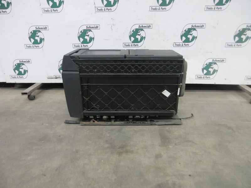 Mercedes-Benz A 960 840 09 43 KOELKAST MERCEDES BENZ 1845 MP4 EURO 6 - Cabina e interior para Camión: foto 2 Mercedes-Benz A 960 840 09 43 KOELKAST MERCEDES BENZ 1845 MP4 EURO 6 - Cabina e interior para Camión: foto 2