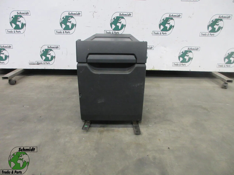 Mercedes-Benz A 960 840 09 43 KOELKAST MERCEDES BENZ 1845 MP4 EURO 6 - Cabina e interior para Camión: foto 1 Mercedes-Benz A 960 840 09 43 KOELKAST MERCEDES BENZ 1845 MP4 EURO 6 - Cabina e interior para Camión: foto 1