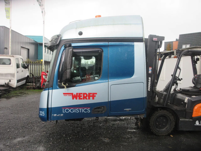 Mercedes-Benz MERCEDES BENZ 1845 MP4 CABINE VOOR DELEN DONOR MODEL 2016 - Cabina e interior para Camión: foto 4 Mercedes-Benz MERCEDES BENZ 1845 MP4 CABINE VOOR DELEN DONOR MODEL 2016 - Cabina e interior para Camión: foto 4