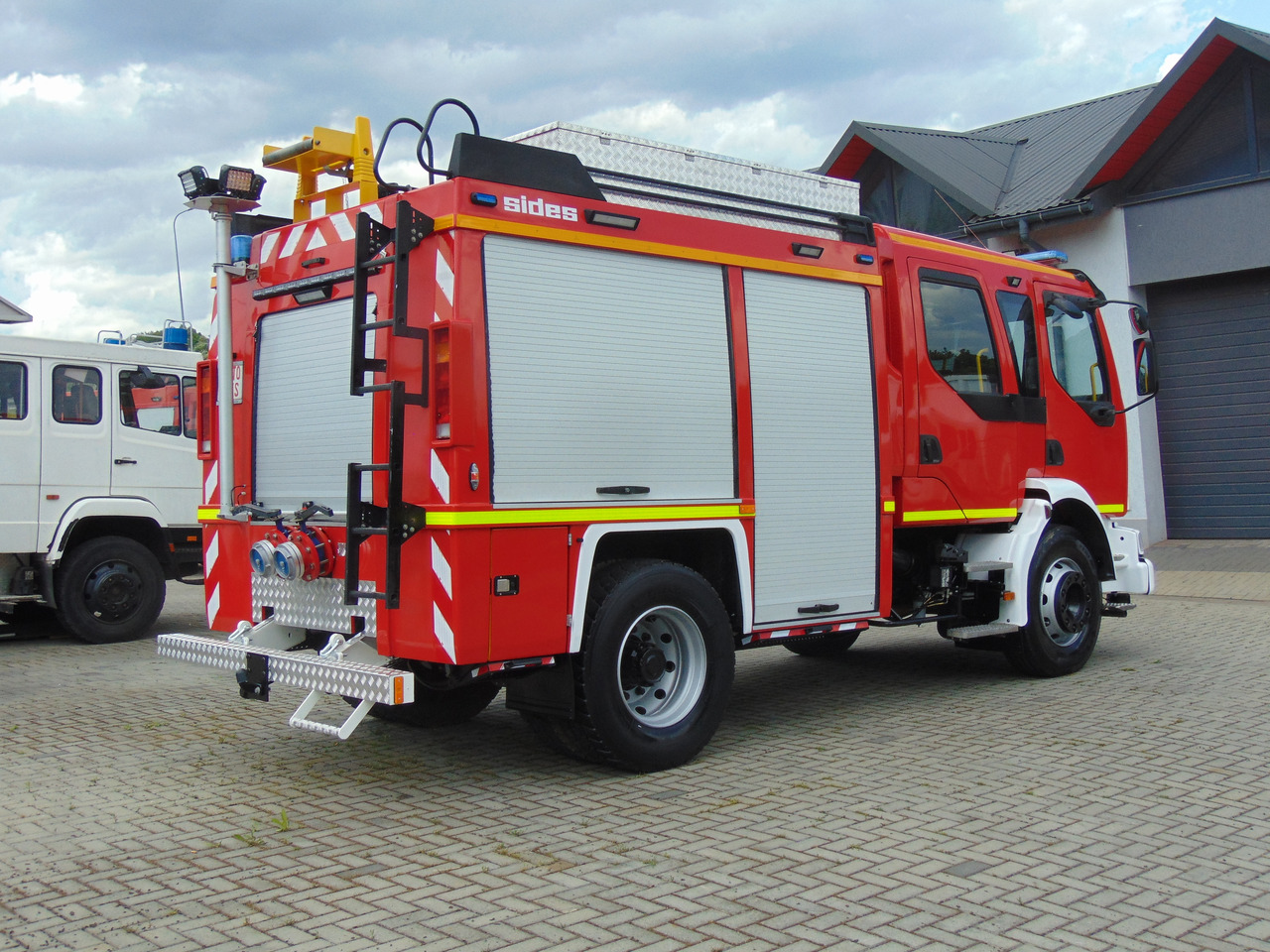 RENAULT Midlum 270dCi SIDES - Camión de bomberos: foto 4 RENAULT Midlum 270dCi SIDES - Camión de bomberos: foto 4