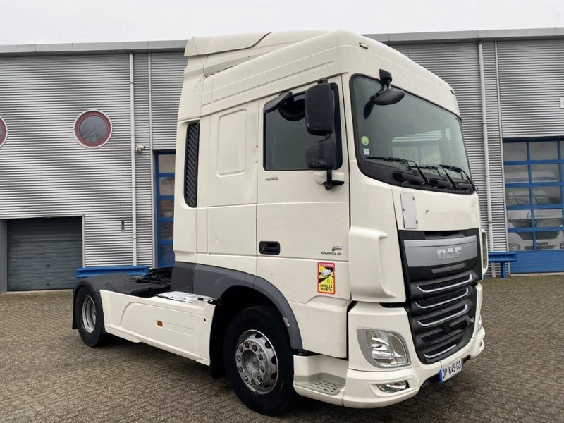 DAF XF106-460 / AUTOMATIC / DEB / PARKCOOL / AIRCO / EURO-6 / 2015 - Cabeza tractora: foto 2 DAF XF106-460 / AUTOMATIC / DEB / PARKCOOL / AIRCO / EURO-6 / 2015 - Cabeza tractora: foto 2