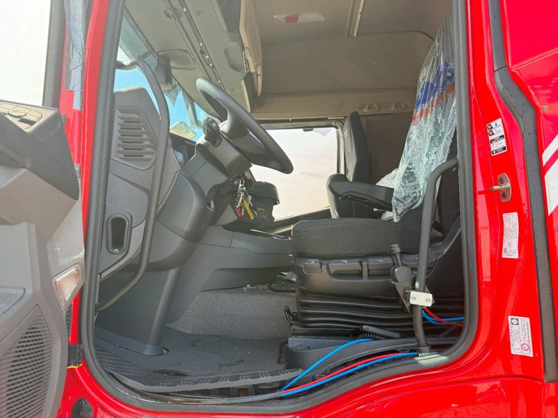 Cabeza tractora DAF XF450 FT / ENGINE RUNNING / ONLY:132521 KM / HYDRAULICS / DIGITAL DASH / DEB / HIGH CAB / AUTOMATIC / EURO-6 / 2024: foto 16 Cabeza tractora DAF XF450 FT / ENGINE RUNNING / ONLY:132521 KM / HYDRAULICS / DIGITAL DASH / DEB / HIGH CAB / AUTOMATIC / EURO-6 / 2024: foto 16