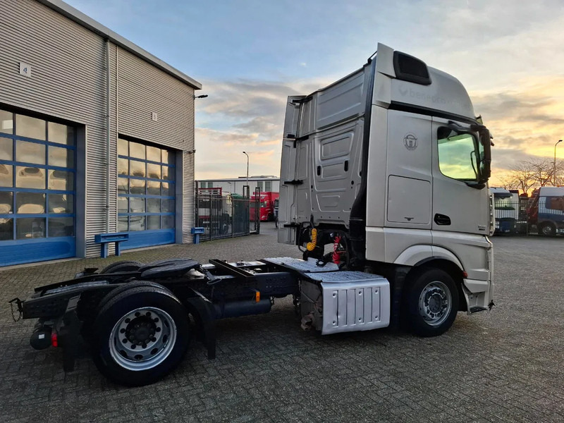 Mercedes-Benz Actros 1842 / NL TRUCK / MEGA / TUV:12-02-2026 / GIGASPACE / ONLY:526303 KM / SMART TACHO / AUTOMATIC / EURO-6 / 2012 - Cabeza tractora: foto 5 Mercedes-Benz Actros 1842 / NL TRUCK / MEGA / TUV:12-02-2026 / GIGASPACE / ONLY:526303 KM / SMART TACHO / AUTOMATIC / EURO-6 / 2012 - Cabeza tractora: foto 5