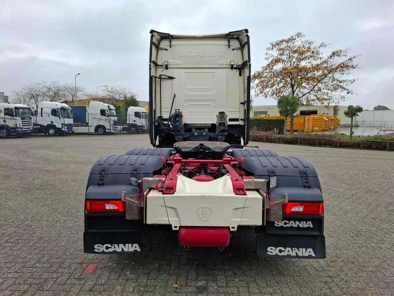 Scania NGS S650 V8 / RETARDER / 633397 KM / FULL-AIR / INLINER / FULL SPOILER / LEATHER / ALCOA / NAVI / FRIDGE / EURO-6 / 2020 - Cabeza tractora: foto 4 Scania NGS S650 V8 / RETARDER / 633397 KM / FULL-AIR / INLINER / FULL SPOILER / LEATHER / ALCOA / NAVI / FRIDGE / EURO-6 / 2020 - Cabeza tractora: foto 4