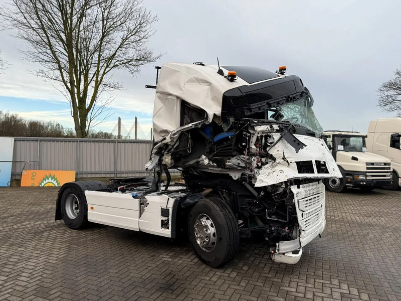 Volvo FH5-500 / RETARDER / HYDRAULICS / ONLY:33000 KM / I-PARKCOOL / VEB+ / AUTOMATIC / EURO-6 / 2025 - Cabeza tractora: foto 2 Volvo FH5-500 / RETARDER / HYDRAULICS / ONLY:33000 KM / I-PARKCOOL / VEB+ / AUTOMATIC / EURO-6 / 2025 - Cabeza tractora: foto 2