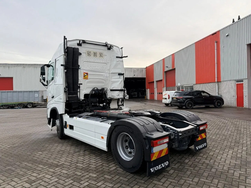 Volvo FH5-500 / RETARDER / HYDRAULICS / ONLY:33000 KM / I-PARKCOOL / VEB+ / AUTOMATIC / EURO-6 / 2025 - Cabeza tractora: foto 3 Volvo FH5-500 / RETARDER / HYDRAULICS / ONLY:33000 KM / I-PARKCOOL / VEB+ / AUTOMATIC / EURO-6 / 2025 - Cabeza tractora: foto 3