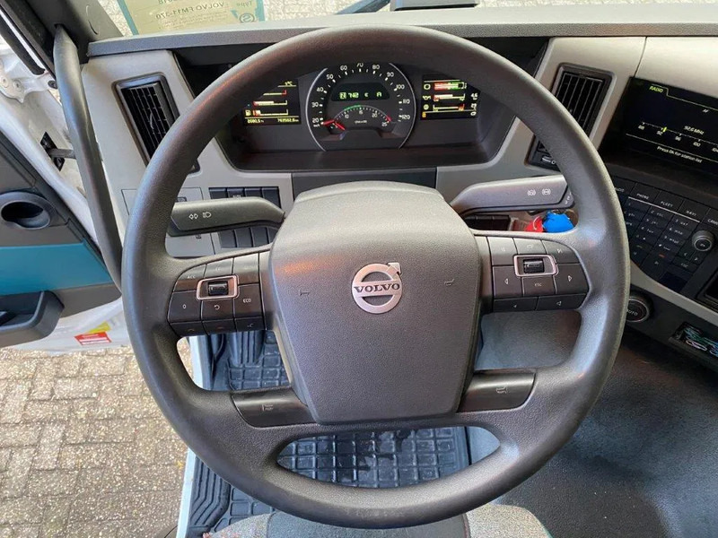 Foto del interior 2: Cabeza tractora Volvo FM11-370 / GERMAN TRUCK / KB CHASSIS / VEB / ACC / LWDS / DOUBLE TANK / ONLY:763562 KM / AIRCO / AUTOMATIC / EURO-6 / 2018