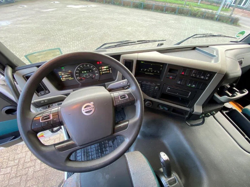 Foto del interior 1: Cabeza tractora Volvo FM11-370 / GERMAN TRUCK / KB CHASSIS / VEB / ACC / LWDS / DOUBLE TANK / ONLY:763562 KM / AIRCO / AUTOMATIC / EURO-6 / 2018