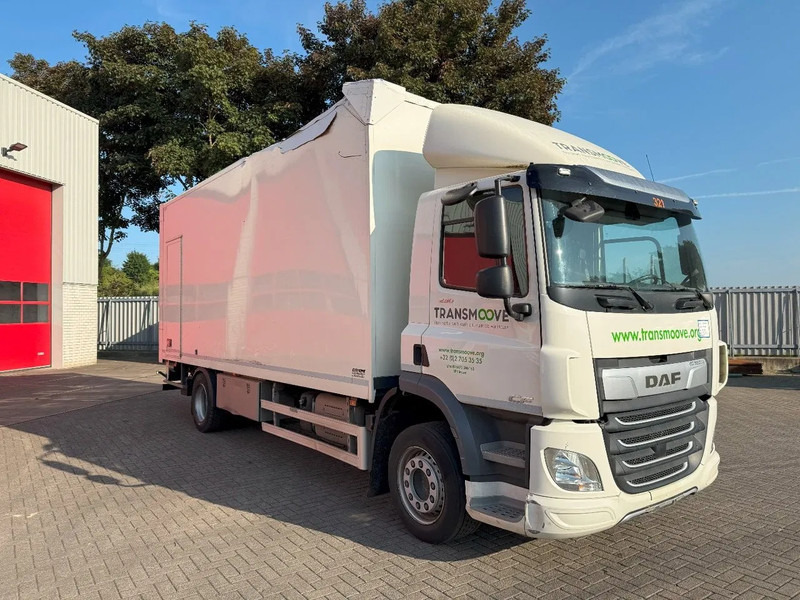 DAF CF230 / ENGINE RUNNING / ONLY:286284 KM / ACC / LWDS / PLATFORM 2000 KG / 3SEATS / AUTOMATIC / EURO-6 / 2018 - Camión caja cerrada: foto 2 DAF CF230 / ENGINE RUNNING / ONLY:286284 KM / ACC / LWDS / PLATFORM 2000 KG / 3SEATS / AUTOMATIC / EURO-6 / 2018 - Camión caja cerrada: foto 2