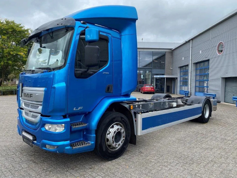 DAF LF290 / ONLY:429873KM / LWDS / GOOD TYRES / AUTOMATIC / EURO-6 / 2018 - Camión chasis: foto 1 DAF LF290 / ONLY:429873KM / LWDS / GOOD TYRES / AUTOMATIC / EURO-6 / 2018 - Camión chasis: foto 1