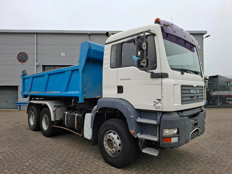 MAN TGA 26.310 / 6X4 / 2XBIG AXLE / 2SIDE TIPPER / ONLY:545423 KM / TUV:06-05-2026 / FULL-STEEL / AIRCO / MANUAL / EURO-4 / 2005 - Camión volquete: foto 4 MAN TGA 26.310 / 6X4 / 2XBIG AXLE / 2SIDE TIPPER / ONLY:545423 KM / TUV:06-05-2026 / FULL-STEEL / AIRCO / MANUAL / EURO-4 / 2005 - Camión volquete: foto 4