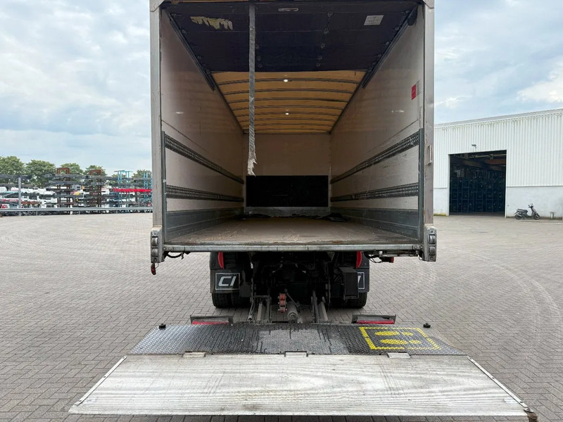 Mercedes-Benz Atego 1218 / ENGINE RUNNING / ONLY:204997 KM / CLOSED BOX / PLATFORM 1500KG / LWDS / AIRCO / AUTOMATIC / EURO-6 / 2017 - Camión caja cerrada: foto 5 Mercedes-Benz Atego 1218 / ENGINE RUNNING / ONLY:204997 KM / CLOSED BOX / PLATFORM 1500KG / LWDS / AIRCO / AUTOMATIC / EURO-6 / 2017 - Camión caja cerrada: foto 5