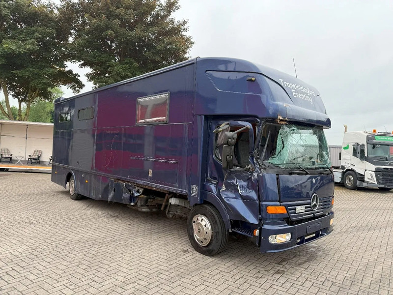 Mercedes-Benz Atego 1223 / ENGINE RUNNING / ONLY:159450 KM / HORSETRUCK / HEATED BOX / GEN2-TACHO= WATERTANK / LIVING ROOM / EURO-2 / MANUAL / - Camión para caballos: foto 2 Mercedes-Benz Atego 1223 / ENGINE RUNNING / ONLY:159450 KM / HORSETRUCK / HEATED BOX / GEN2-TACHO= WATERTANK / LIVING ROOM / EURO-2 / MANUAL / - Camión para caballos: foto 2