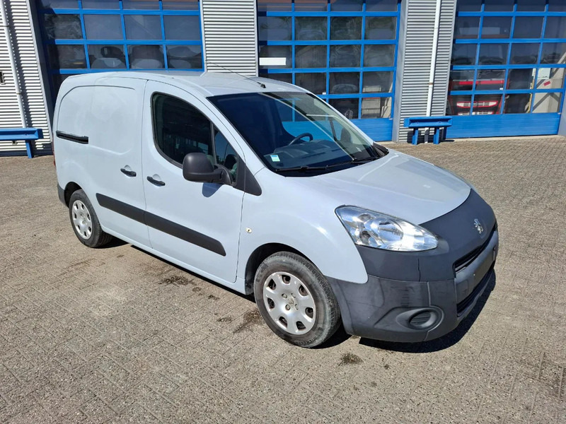 Peugeot Partner 1.6 HDI / TUV:12-01-2026 / AIRCO / CLOSED BOX / MANUAL / EURO-5 b / 2015 - Furgoneta pequeña: foto 2 Peugeot Partner 1.6 HDI / TUV:12-01-2026 / AIRCO / CLOSED BOX / MANUAL / EURO-5 b / 2015 - Furgoneta pequeña: foto 2