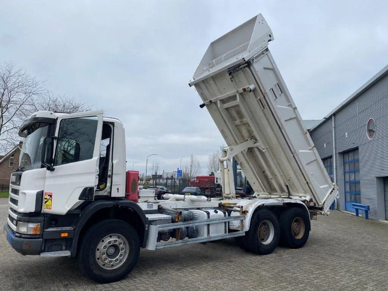 Scania 124-400 / 6X4 / RETARDER / BIG AXLE / FULL STEEL / 2SIDE TIPPER / OLD TACHO / AIRCO / MANUAL / EURO-2 / 2000 - Camión volquete: foto 2 Scania 124-400 / 6X4 / RETARDER / BIG AXLE / FULL STEEL / 2SIDE TIPPER / OLD TACHO / AIRCO / MANUAL / EURO-2 / 2000 - Camión volquete: foto 2