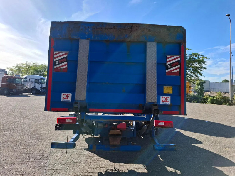 Scania R580 V8 / RETARDER / LIFT+LENKACHSE / FULL-AIR / PLATFORM 2000 KG / LEATHER / AIRCO / AUTOMATIC / EURO-6 / 2015 - Camión chasis: foto 4 Scania R580 V8 / RETARDER / LIFT+LENKACHSE / FULL-AIR / PLATFORM 2000 KG / LEATHER / AIRCO / AUTOMATIC / EURO-6 / 2015 - Camión chasis: foto 4
