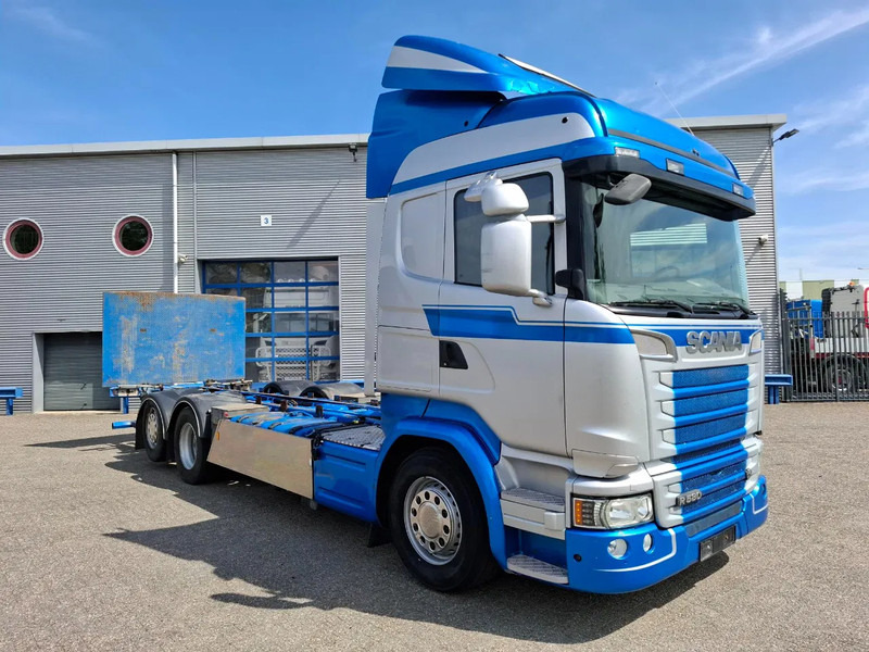 Scania R580 V8 / RETARDER / LIFT+LENKACHSE / FULL-AIR / PLATFORM 2000 KG / NAVI / LEATHER / AIRCO / AUTOMATIC / EURO-6 / 2014 - Camión chasis: foto 2 Scania R580 V8 / RETARDER / LIFT+LENKACHSE / FULL-AIR / PLATFORM 2000 KG / NAVI / LEATHER / AIRCO / AUTOMATIC / EURO-6 / 2014 - Camión chasis: foto 2