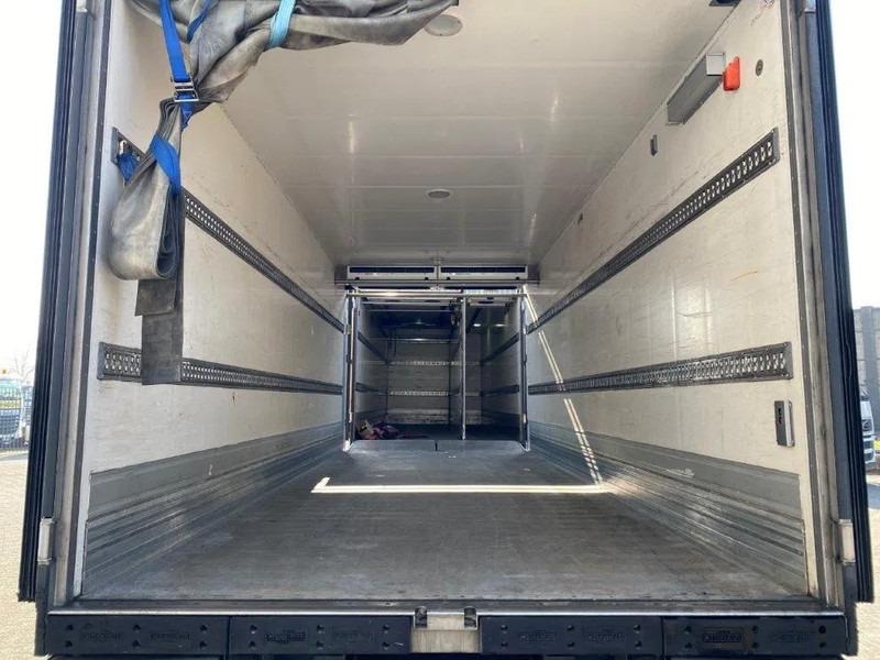 Volvo FM4-420 / COMPLETE COOL+FREEZE COMBI / CHEREAU / THROUGH-LOADING SYSTEM / 2XPLATFORM DHOLLANDIA / FREEZING LOCK / AUTOMATIC / EU - Camión frigorífico: foto 5 Volvo FM4-420 / COMPLETE COOL+FREEZE COMBI / CHEREAU / THROUGH-LOADING SYSTEM / 2XPLATFORM DHOLLANDIA / FREEZING LOCK / AUTOMATIC / EU - Camión frigorífico: foto 5