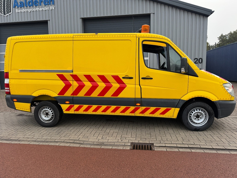 Mercedes-Benz Sprinter 316, Like new, BF3 Begleit- Escort- Convoi execptionnel, L2/H1 - Furgón: foto 2 Mercedes-Benz Sprinter 316, Like new, BF3 Begleit- Escort- Convoi execptionnel, L2/H1 - Furgón: foto 2