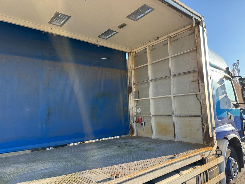 Camión transporte de ganado Renault Premium 410.26, Chicken, Hühner, Kippen, Galinhas: foto 18 Camión transporte de ganado Renault Premium 410.26, Chicken, Hühner, Kippen, Galinhas: foto 18