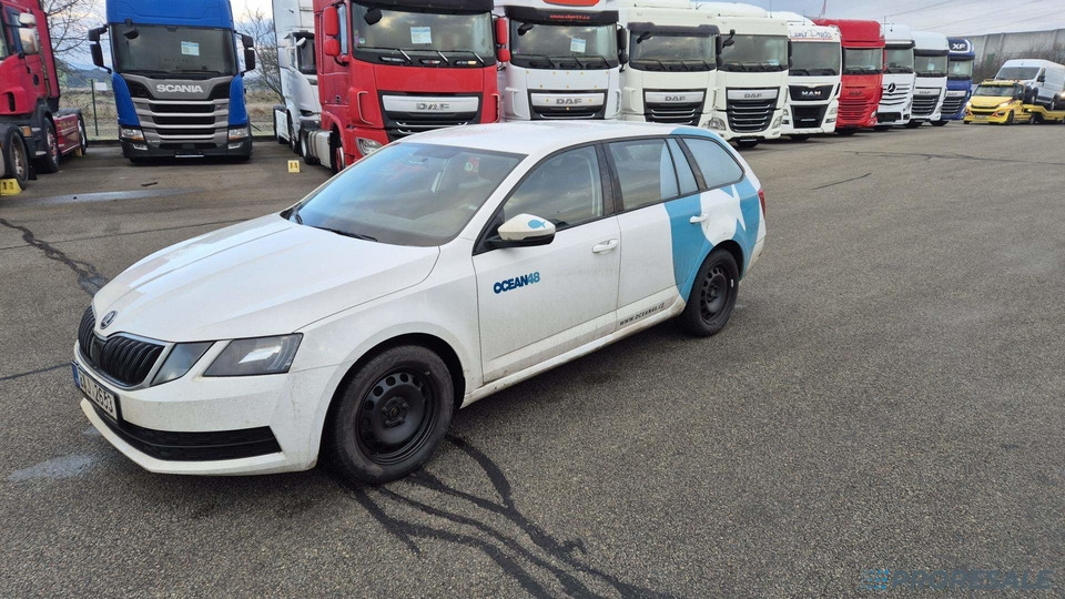 ŠKODA OCTAVIA KOMBI ACTIVE 1,6 TDi 85 kW - Coche: foto 2 ŠKODA OCTAVIA KOMBI ACTIVE 1,6 TDi 85 kW - Coche: foto 2