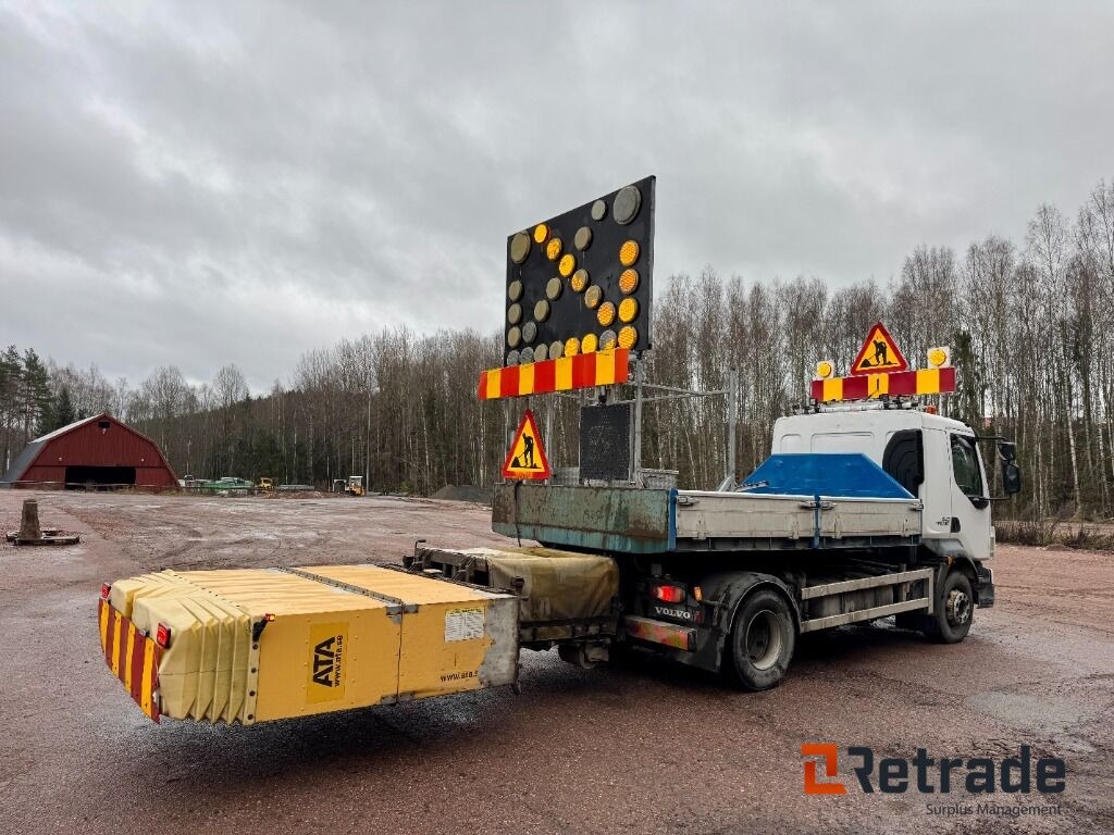 Krokbil Volvo FL 240 TMA utrustad - Camión caja abierta: foto 4 Krokbil Volvo FL 240 TMA utrustad - Camión caja abierta: foto 4