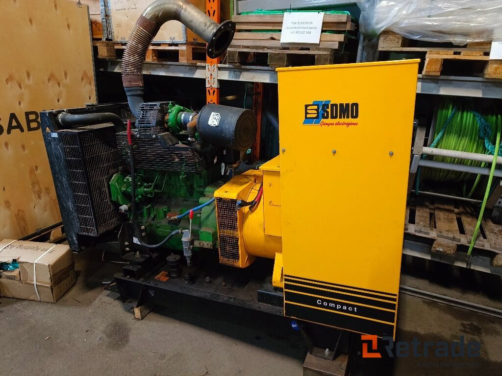 230V Generator SDMO Compact J130K, John Deere 4,5L - Maquinaria de construcción: foto 1 230V Generator SDMO Compact J130K, John Deere 4,5L - Maquinaria de construcción: foto 1