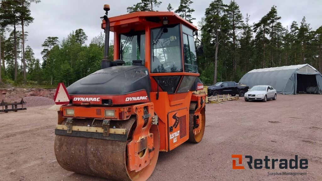 Asfaltsvält DYNAPAC CG233HF - Maquinaria de construcción: foto 4 Asfaltsvält DYNAPAC CG233HF - Maquinaria de construcción: foto 4