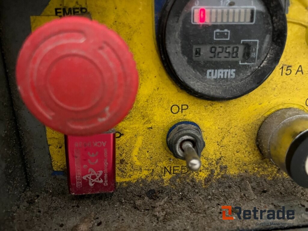 UpRight TM12 - 6meters lift - Maquinaria de construcción: foto 5 UpRight TM12 - 6meters lift - Maquinaria de construcción: foto 5