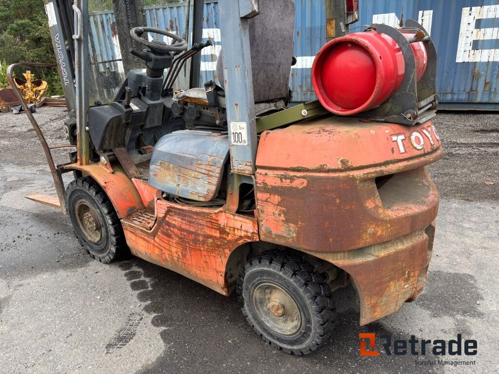 Toyota FGF 25 gass truck - Maquinaria industrial: foto 3 Toyota FGF 25 gass truck - Maquinaria industrial: foto 3