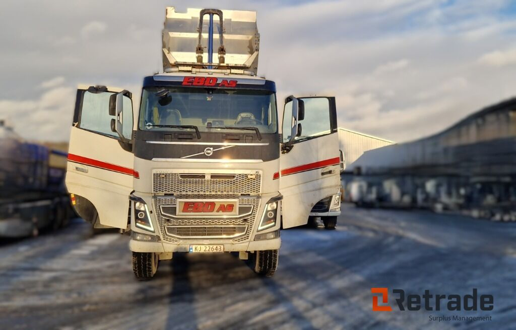 Robust og klar tippbil – Volvo FH16 650 8x4 med tipp og hengeropplegg - Camión volquete: foto 2 Robust og klar tippbil – Volvo FH16 650 8x4 med tipp og hengeropplegg - Camión volquete: foto 2