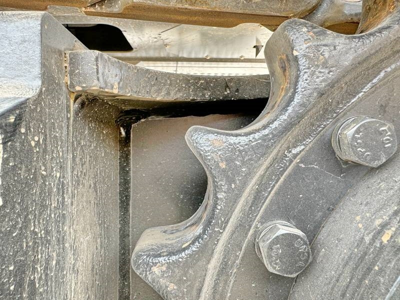 Excavadora de cadenas Hitachi ZX220LC-5G / 2025 ULTRA MODEL / ISUZU ENGINE: foto 15