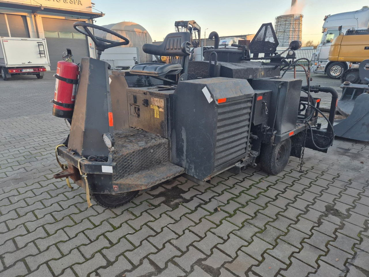 Diversen HM10HD / 1999 / 1 Owner Savalco HM10HD / 1999 / 1 Owner - Cisterna de riego asfáltico: foto 1 Diversen HM10HD / 1999 / 1 Owner Savalco HM10HD / 1999 / 1 Owner - Cisterna de riego asfáltico: foto 1