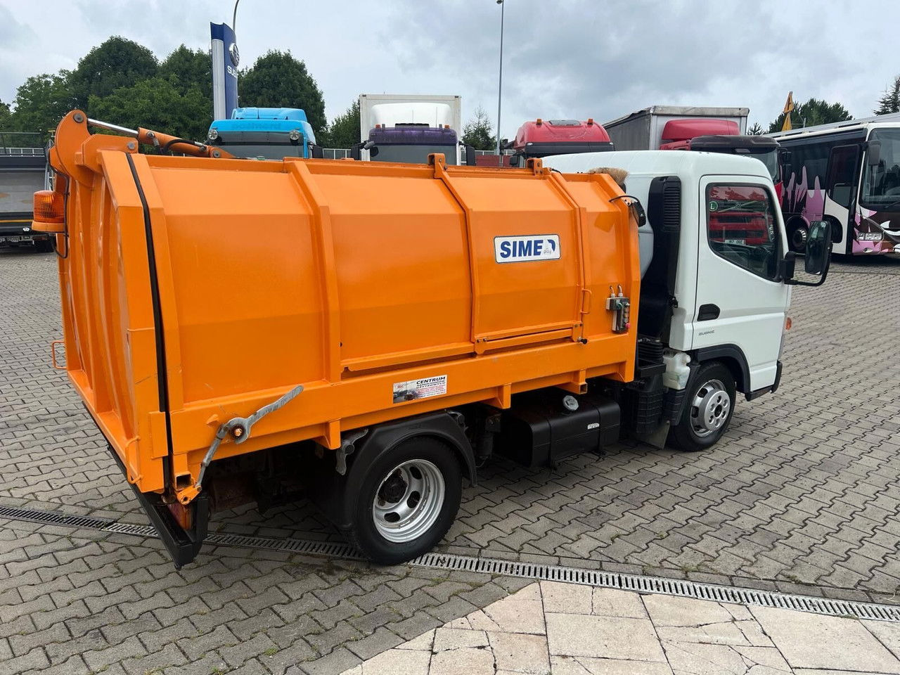 Mitsubishi Canter Fuso 3S13 AMT / Presscontainer / LOW KM / Super Condition - Camión de basura: foto 4 Mitsubishi Canter Fuso 3S13 AMT / Presscontainer / LOW KM / Super Condition - Camión de basura: foto 4