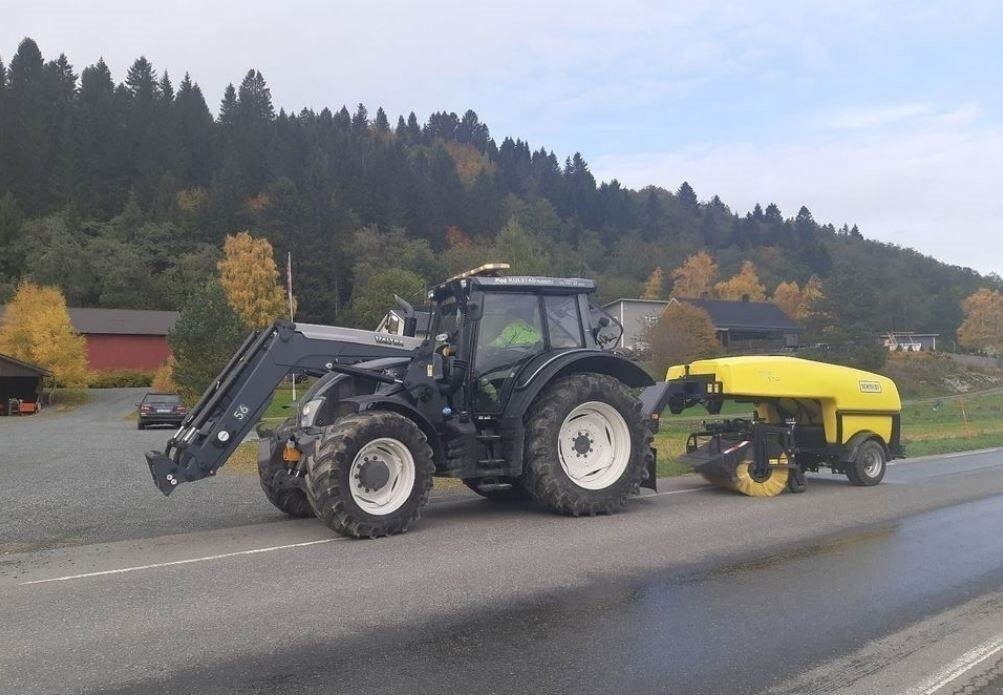 Schmidt TSS 122, Like NEW, Only 203 hours, up to 40KM/h - - Barredora vial: foto 1 Schmidt TSS 122, Like NEW, Only 203 hours, up to 40KM/h - - Barredora vial: foto 1