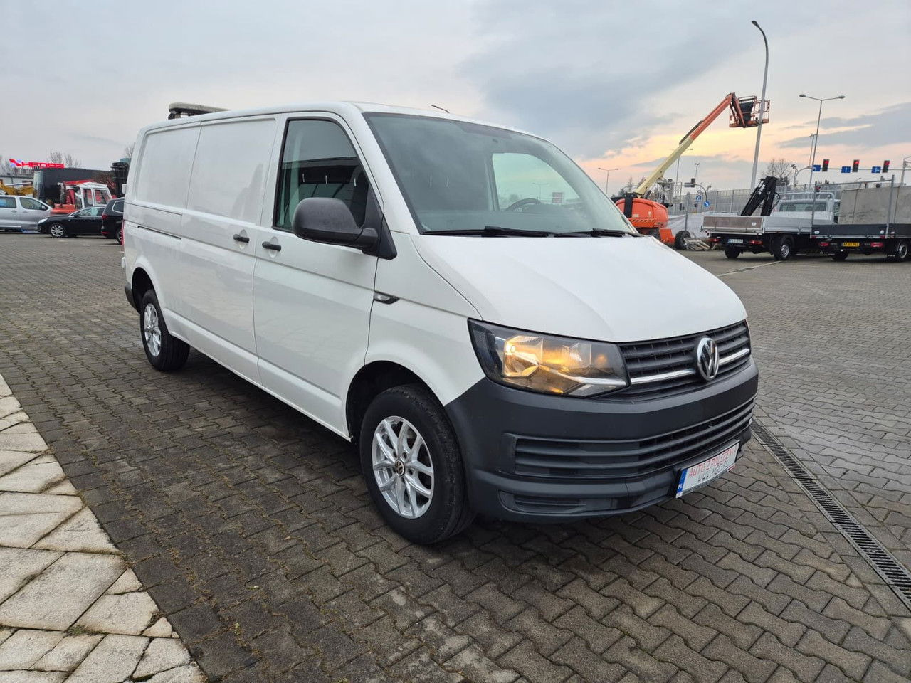 Volkswagen Transporter T6 2.0 TDi DSG / 1 Owner / Long / Serviced - Furgoneta pequeña: foto 4 Volkswagen Transporter T6 2.0 TDi DSG / 1 Owner / Long / Serviced - Furgoneta pequeña: foto 4